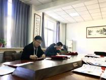 ms88明升领导为获奖学生写喜报